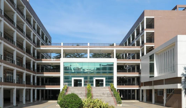 广东农工商职业技术学院图书馆