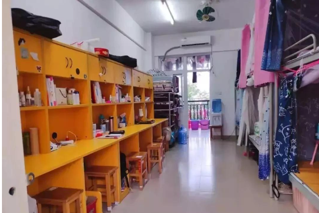 广东农工商职业技术学院学生实训场景图