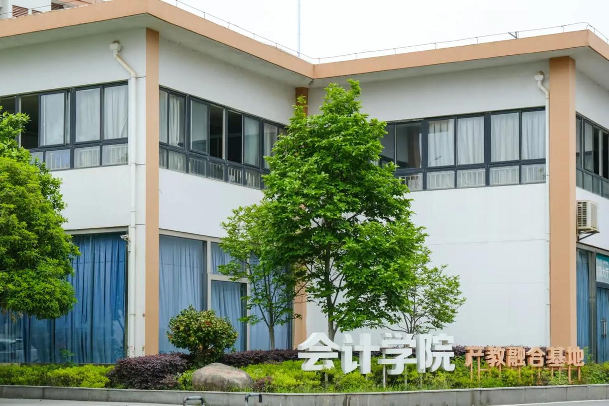 咸宁职业技术学院校园风貌