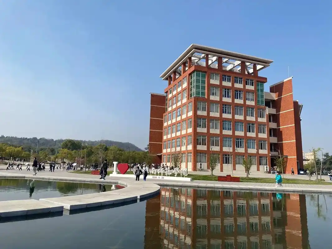 淮南师范学院图书馆内部图